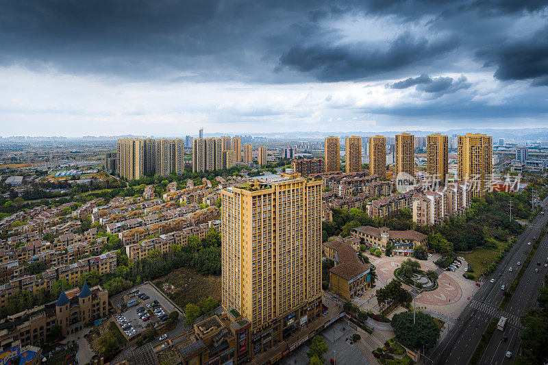 阴天和雨天的城市