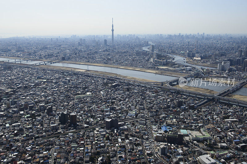 堀kirishobuen航拍视图从北侧朝向天空树塔方向，葛饰，东京