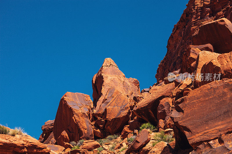 红色的岩石——城堡谷，犹他州
