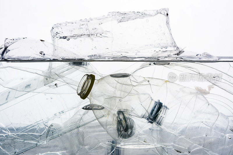 水中的塑料垃圾——塑料污染