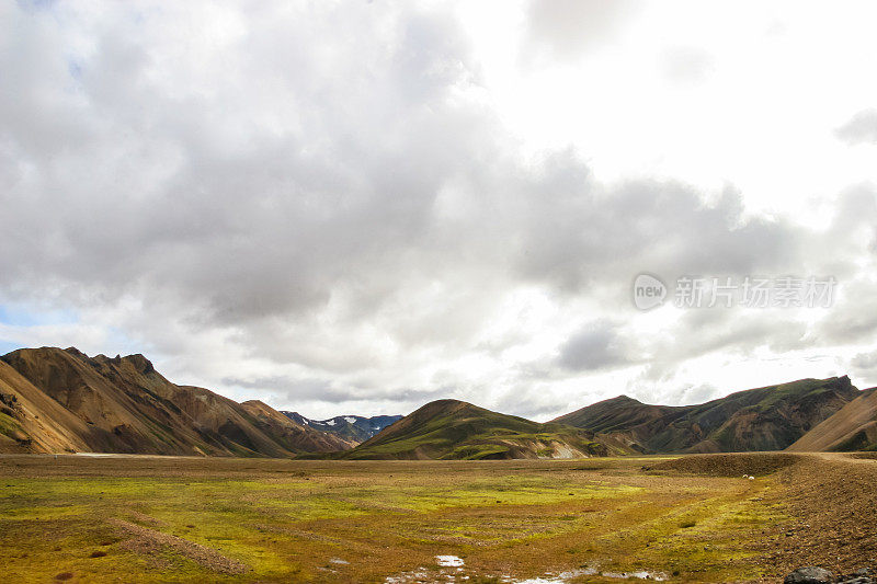 冰岛Laugevegur步道起点的Landmannalaugar周围引人注目的山景