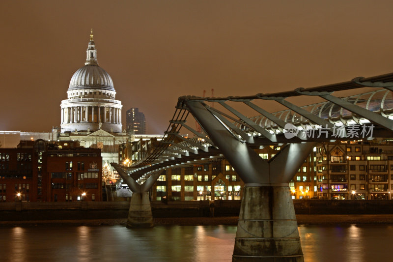 圣保罗大教堂和千禧桥，伦敦