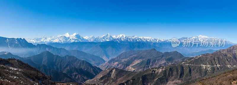 牛背山顶全景图