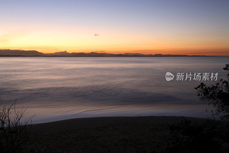 黄金落日山脉