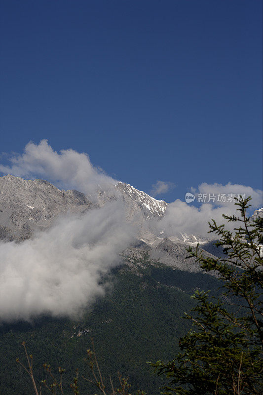 中国喜马拉雅山东部丽江附近的玉龙雪山