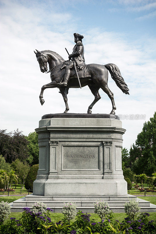 乔治华盛顿的雕像在公共花园在波士顿，MA