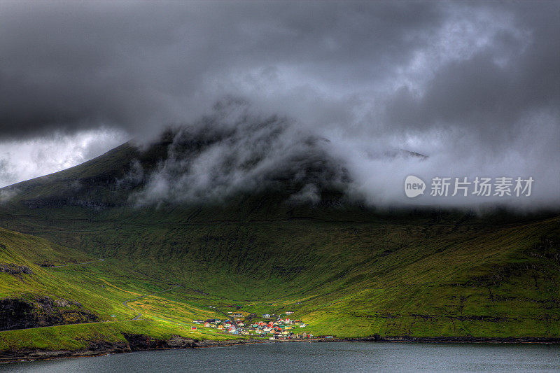 来自另一边的漏斗，法罗群岛(HDR)