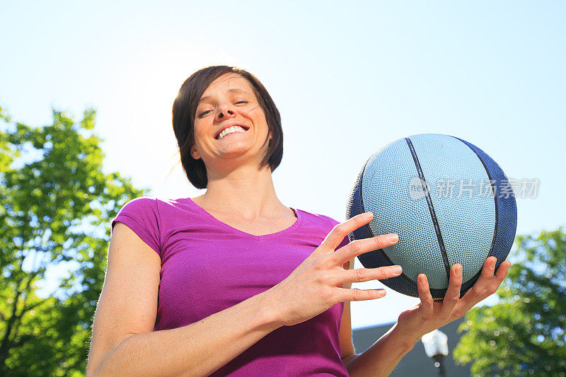 篮球的女人玩