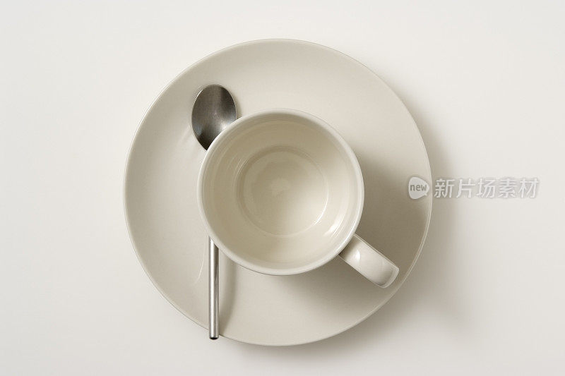 孤立的咖啡杯与勺子在白色的背景