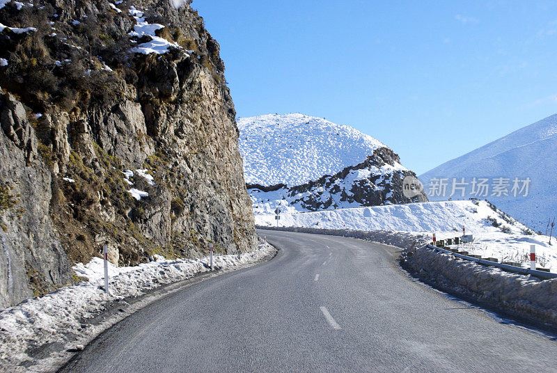 伟大的高山公路雪景，新西兰