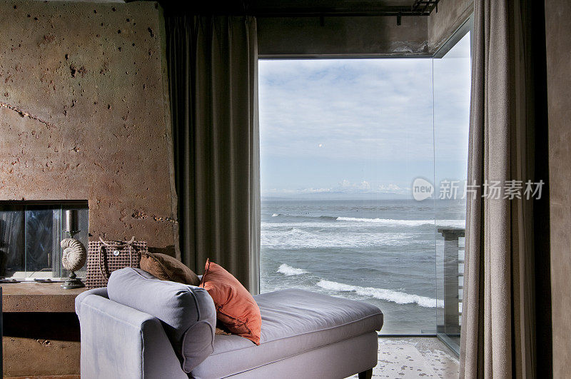 躺椅Nest到窗口海景