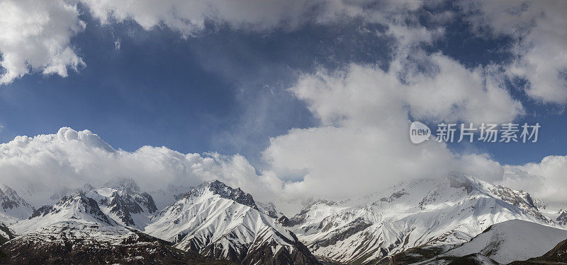 雪山景观全景图