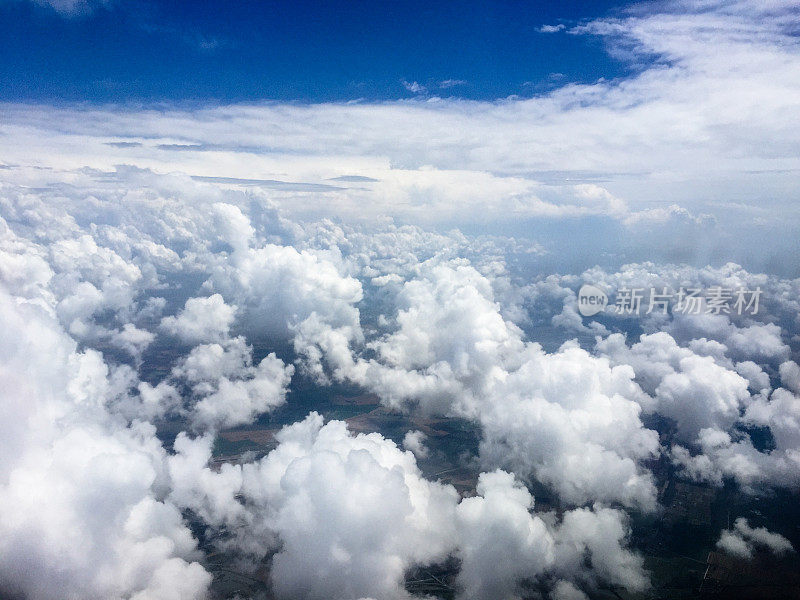 天空中云层的鸟瞰图