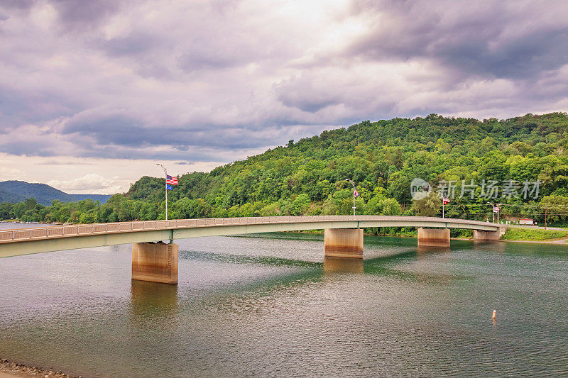 美国宾夕法尼亚州洛克黑文萨斯奎哈纳河上的桥