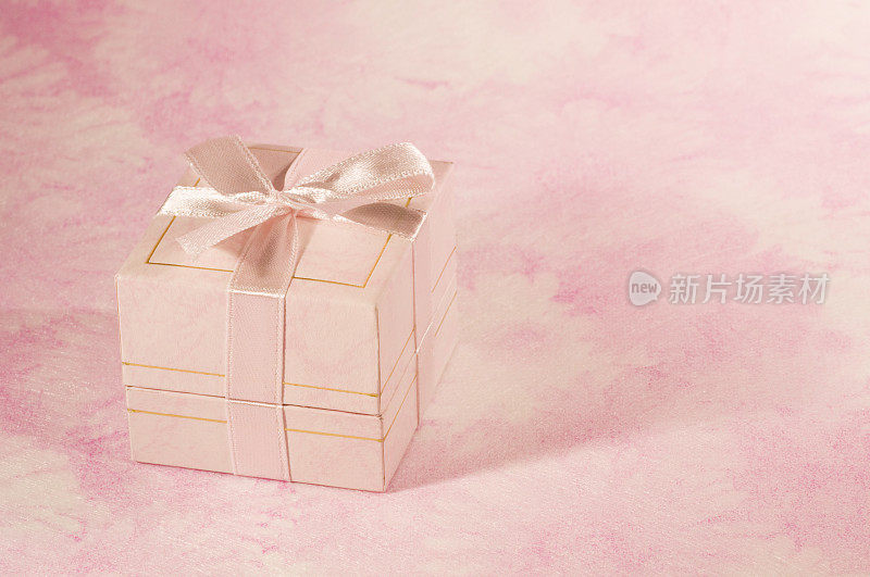 粉红色的礼物盒