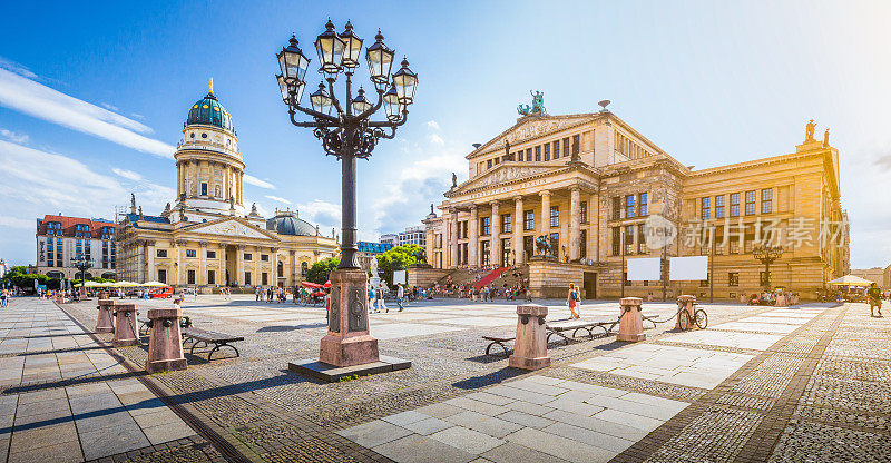 日落时分的柏林宪兵市场广场，柏林市中心米特区，德国