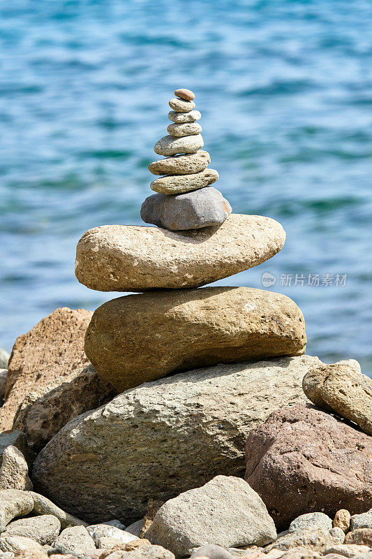 一堆石头在格兰加那利pepeble海滩-波多德莫根