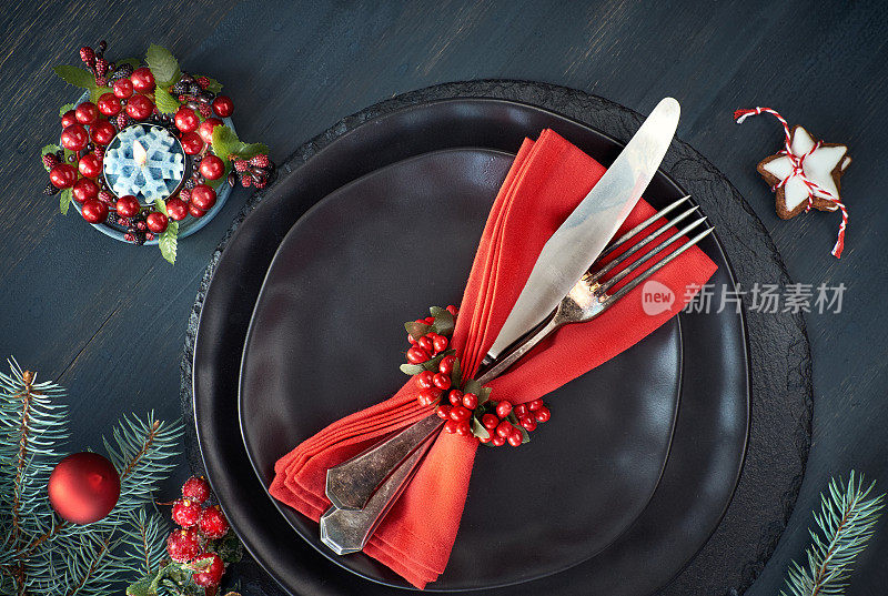 黑色背景的圣诞菜单概念
