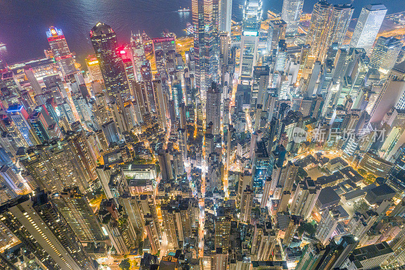 鸟瞰图的香港城市天际线和维多利亚港日落在中国