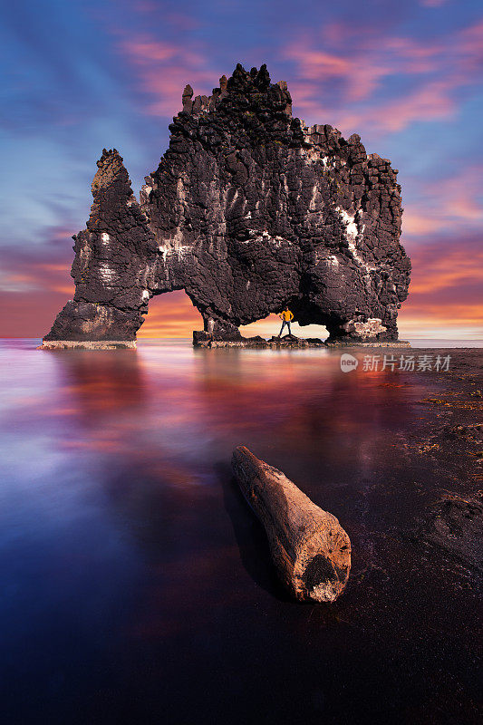 冰岛特有的天然玄武岩。冰岛最热门的旅游目的地。