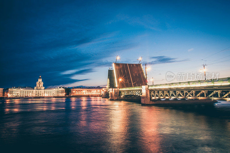 俄罗斯圣彼得堡涅瓦河吊桥
