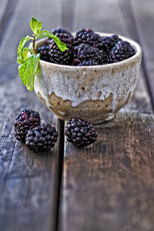 碗里的黑莓