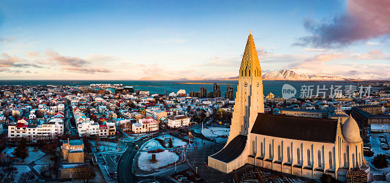 Hallgrímskirkja冰岛教堂和雷克雅未克城市景观