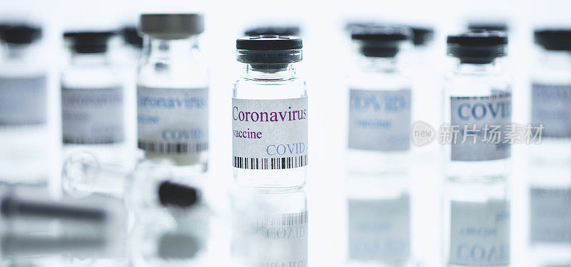 有反射和自由空间的Covid-19疫苗瓶和注射器