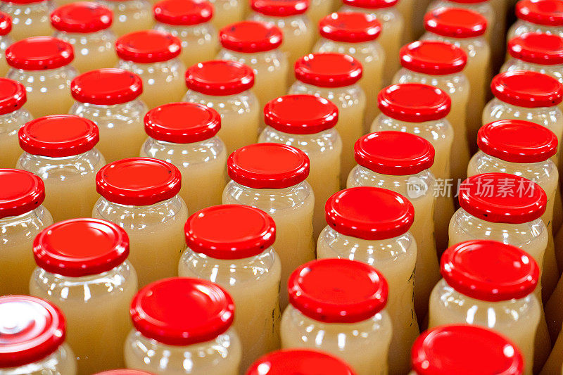 果汁制造，工厂生产线饮料生产，工业果汁罐头包装实验室制造
