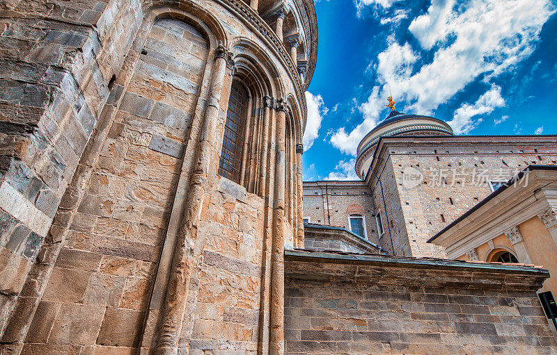 意大利贝加莫阿尔塔大教堂的外景。