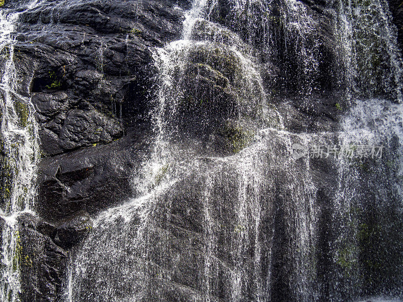 瀑布，瀑布瀑布的特写。瀑布，是瀑布的抽象