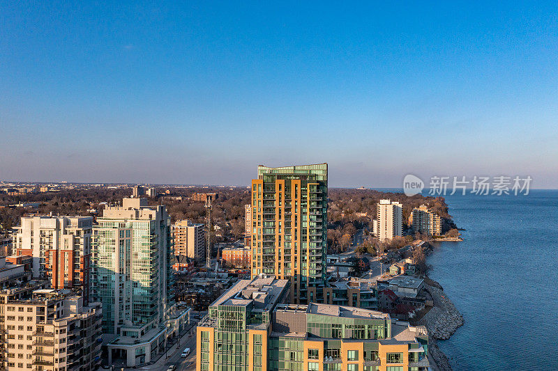 布兰特街码头和安大略湖的鸟瞰图，伯灵顿，加拿大