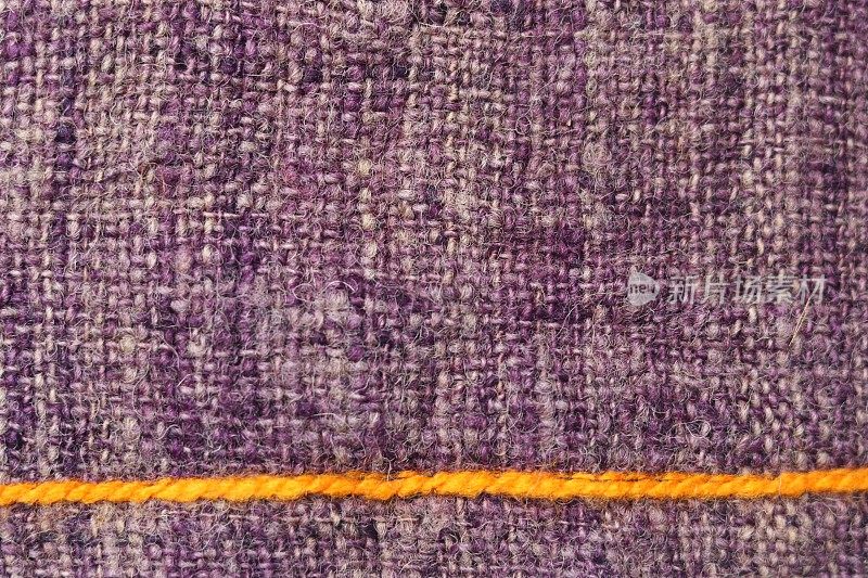 紫罗兰色棉帆布材质。