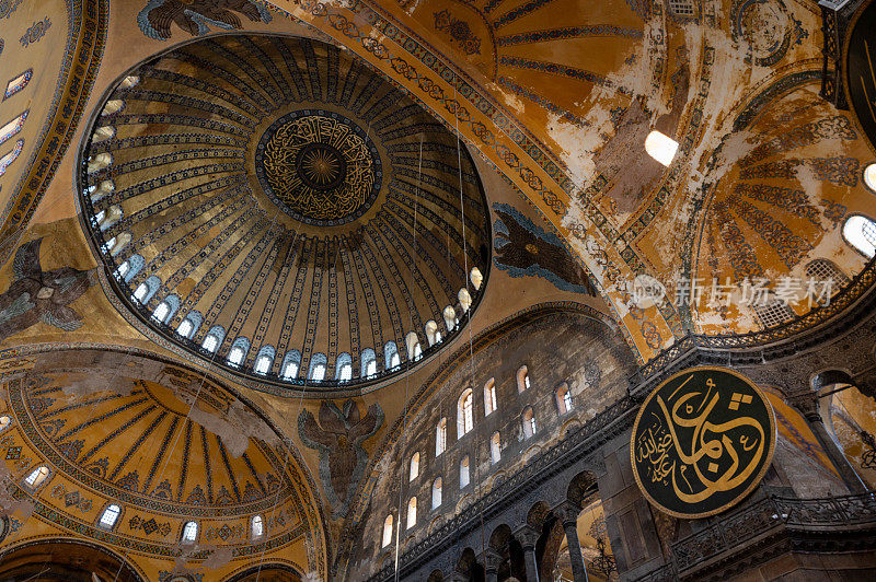 圣索菲亚大教堂的穹顶和彩绘天花板，伊斯坦布尔，Türkiye