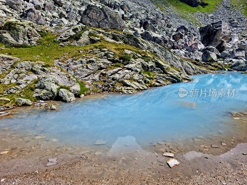 美丽的小山湖