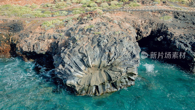 鸟瞰图的火山岩形成称为“罗塞塔”在海岸，特内里费岛，加那利群岛