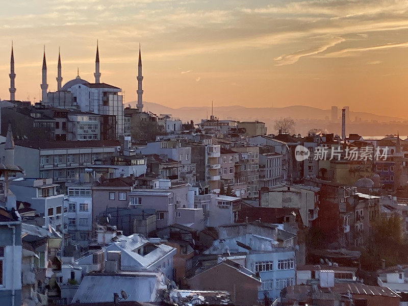 土耳其-伊斯坦布尔-伊斯坦布尔和马尔马拉海的日出