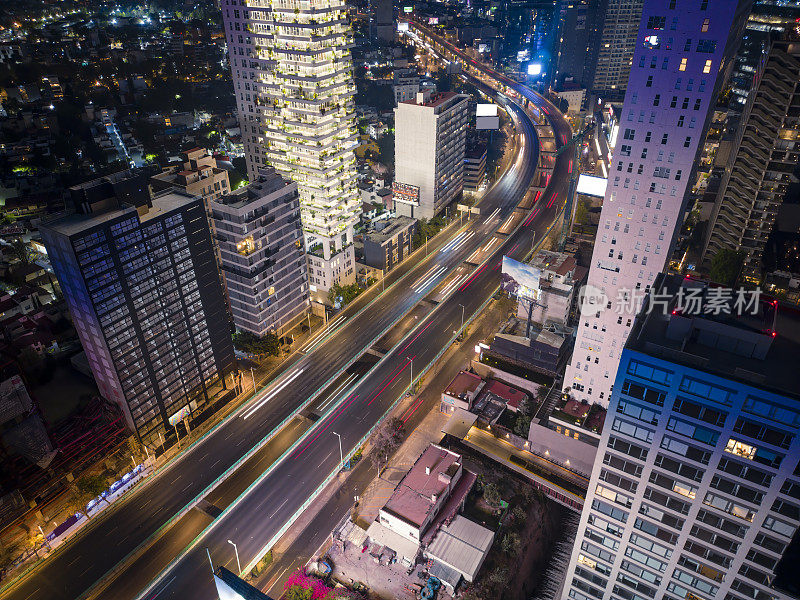 高架道路上的交通