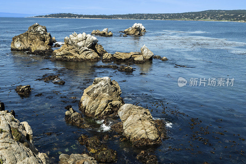 洛博斯角的岩石海岸景色