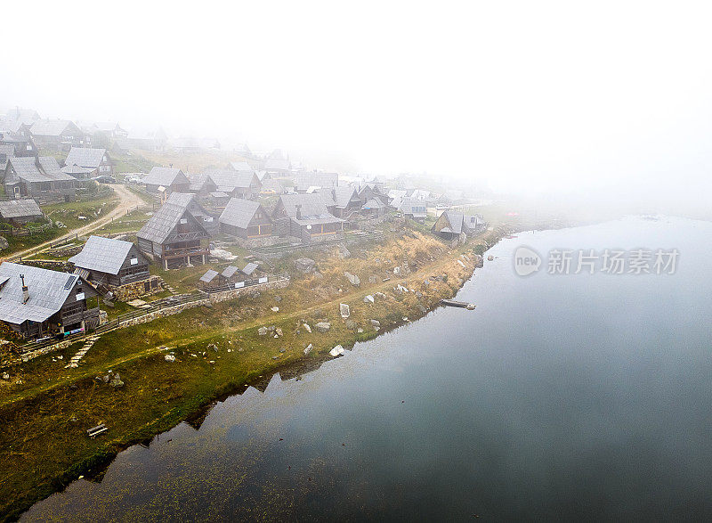 俯瞰山湖