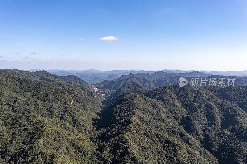 清晨的群山