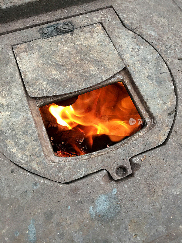 燃木炉
