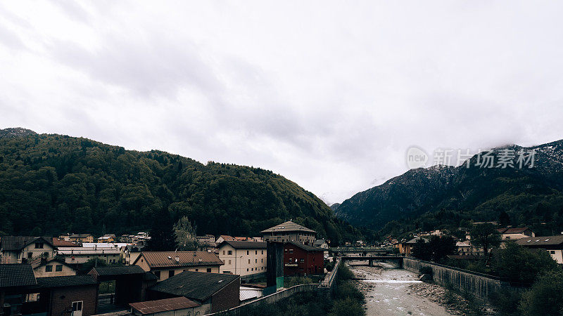 意大利风景摄影，乡村的雾霾、雾、森林。意大利的美景。