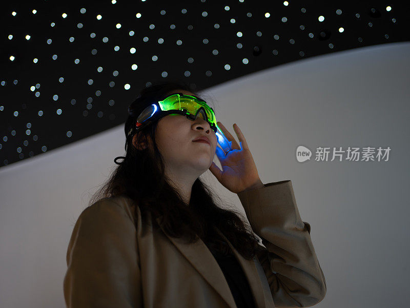 VR眼镜虚拟现实，穿越时空之门