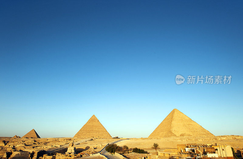埃及开罗吉萨的哈夫拉、胡夫和门卡拉金字塔群。