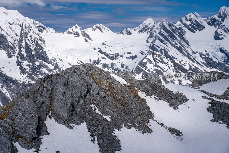 冬天的风景，山顶