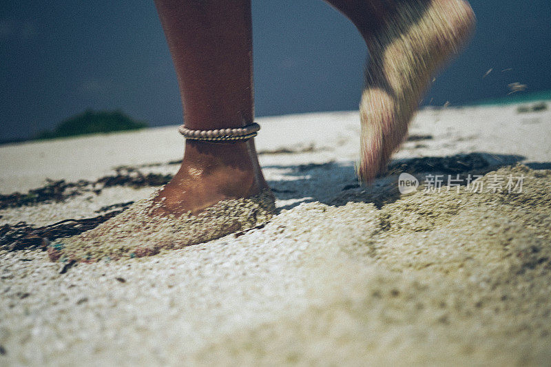 沙中的脚，马尔代夫