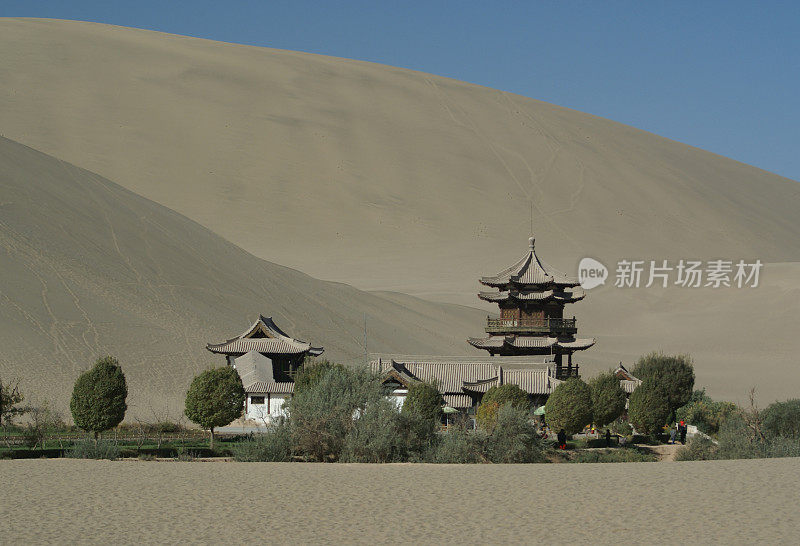 月牙泉和歌唱沙丘，中国