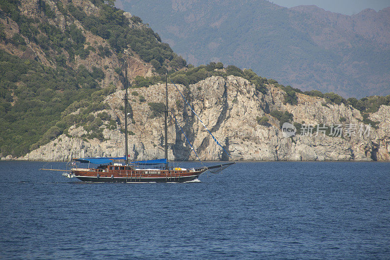 蓝色航船在爱琴海马尔马里斯湾穆格拉土耳其