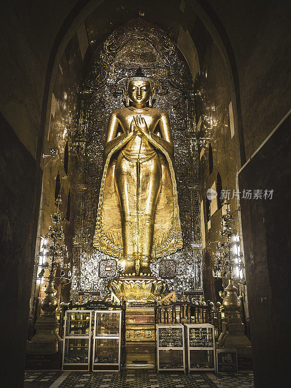 缅甸蒲甘阿难寺金佛雕像